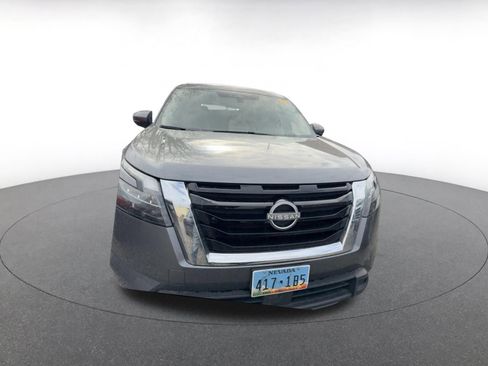 Used 2025 Nissan Pathfinder SV image 3