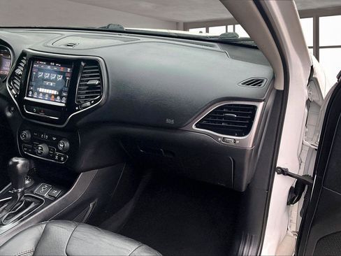 Used 2020 Jeep Cherokee Limited image 17