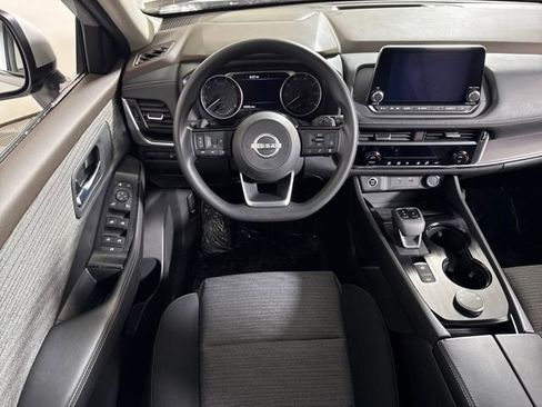 Used 2023 Nissan Rogue SV image 19