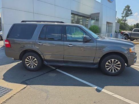 Used 2017 Ford Expedition XLT AWD/4WD image 2