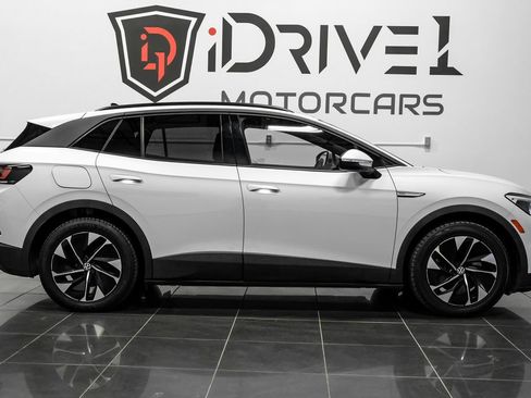 Used 2021 Volkswagen ID.4 Pro w/ ID.4 Protection Package RWD image 9