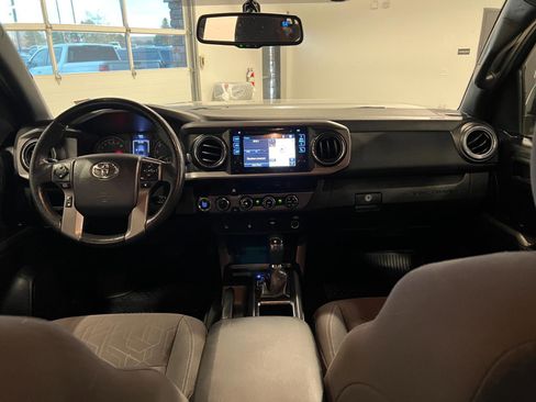 Used 2016 Toyota Tacoma TRD Off-Road image 28