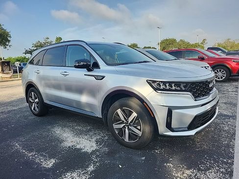 Used 2022 Kia Sorento S FWD image 1