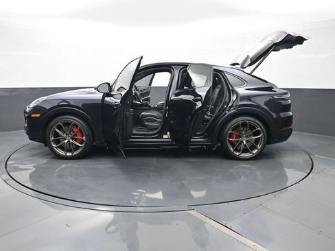 Certified 2023 Porsche Cayenne GTS AWD/4WD image 30