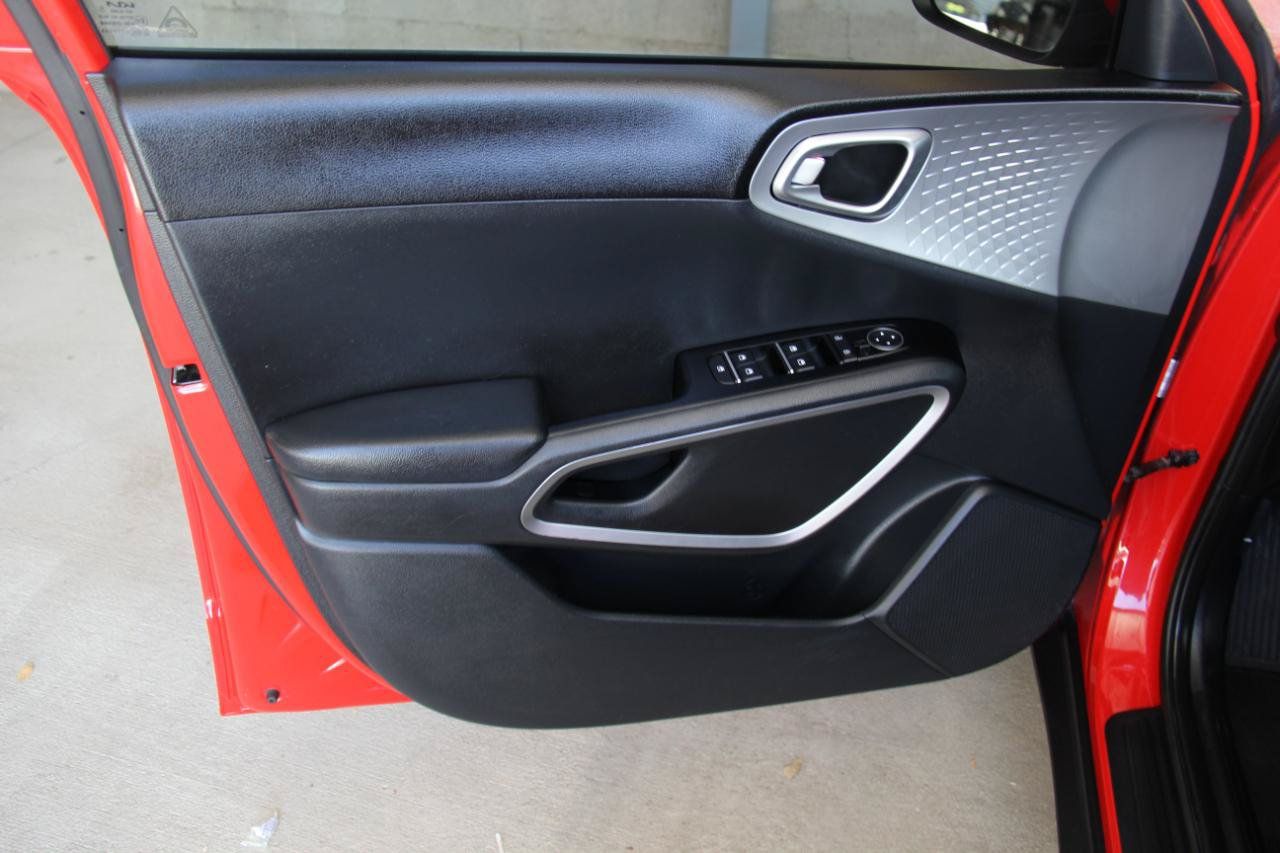 Used 2022 Kia Soul LX w/ Technology Package FWD image 19