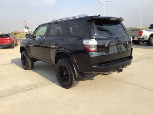 Used 2018 Toyota 4Runner SR5 AWD/4WD image 3