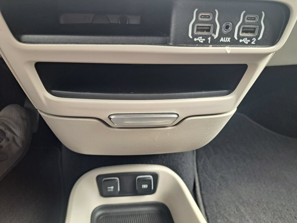 Used 2021 Chrysler Pacifica Touring-L FWD image 18