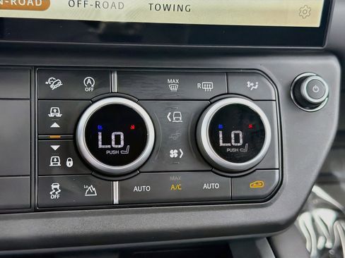 New 2026 Land Rover Defender 110 X-Dynamic SE AWD/4WD image 34