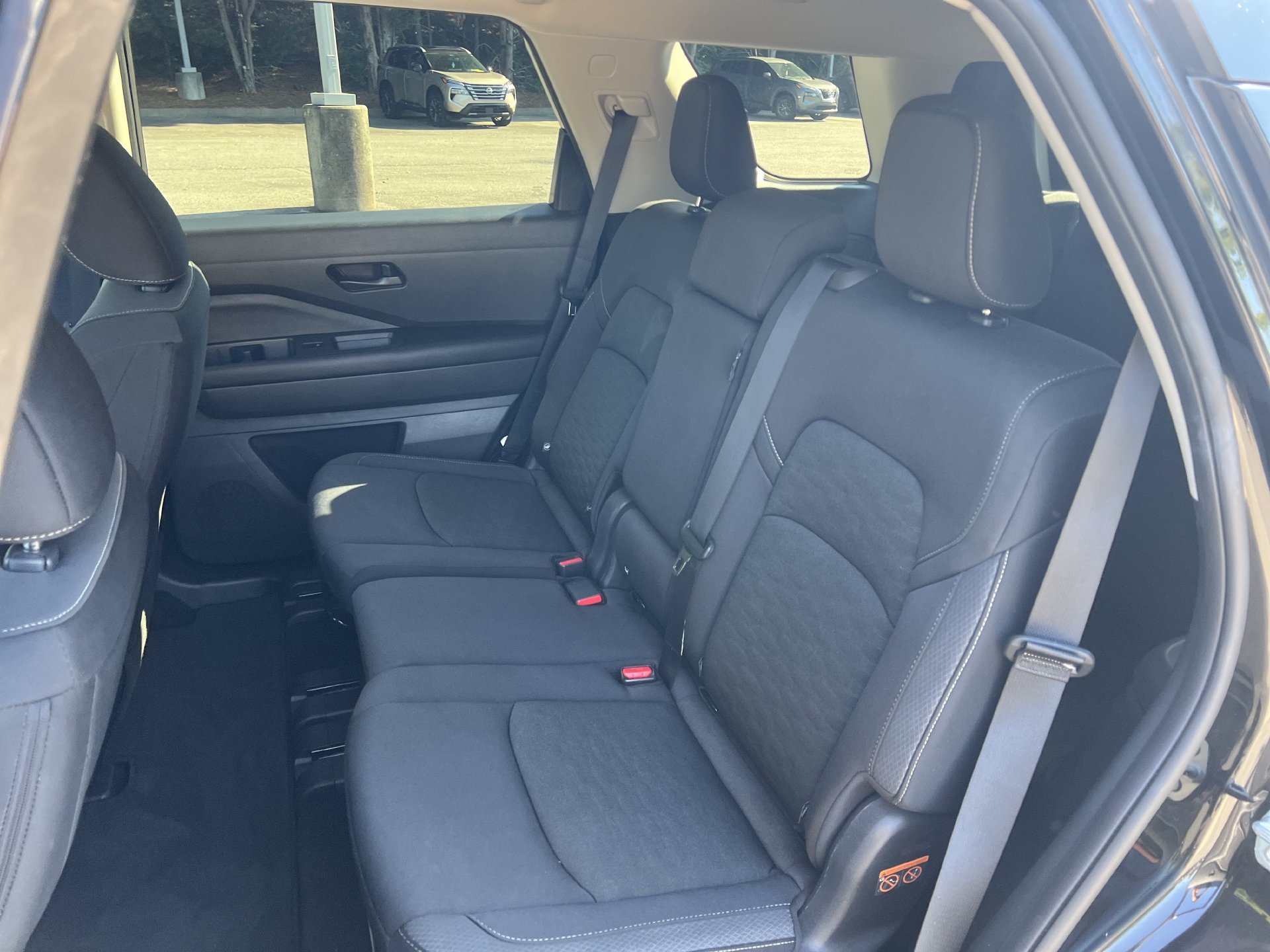 Used 2024 Nissan Pathfinder SV FWD image 17
