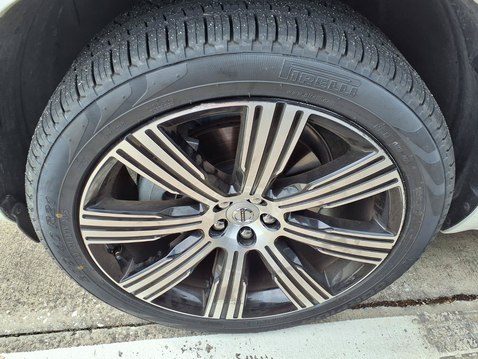 Certified 2025 Volvo XC90 B6 Ultra w/ Protection Package AWD/4WD image 4