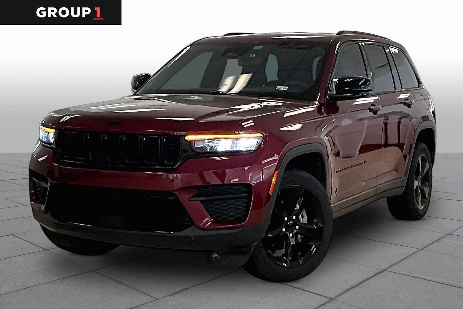 Used 2023 Jeep Grand Cherokee Altitude RWD image 1