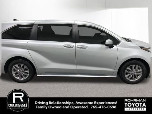 Used 2023 Toyota Sienna XLE AWD/4WD image 8