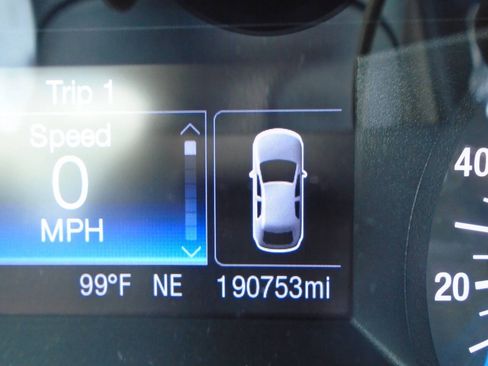 Used 2017 Ford Fusion SE FWD image 9