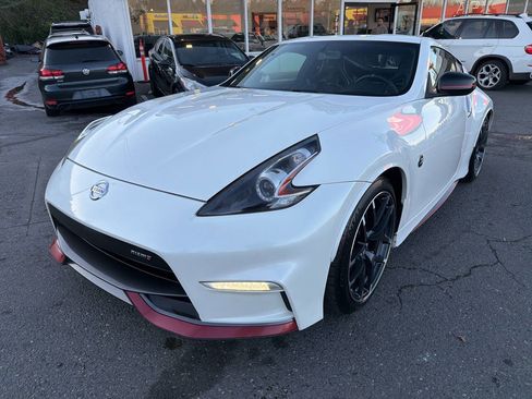Used 2017 Nissan 370Z NISMO image 1