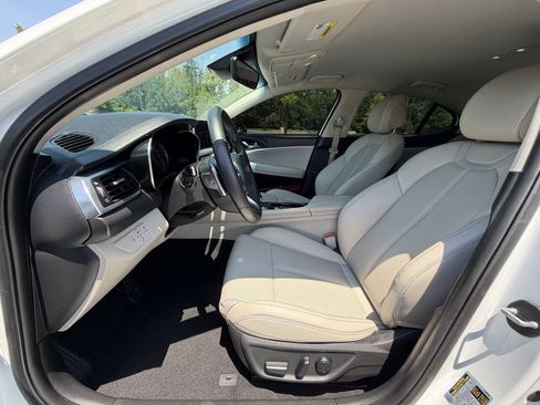 Used 2020 Genesis G70 2.0T RWD image 10