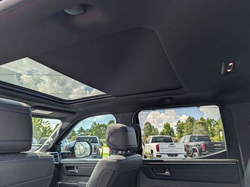 Used 2025 Toyota Tundra Platinum AWD/4WD image 32
