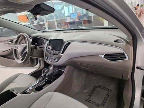 Used 2021 Chevrolet Malibu LT FWD image 8