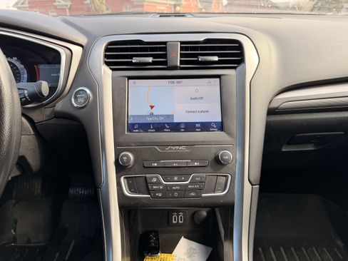 Used 2020 Ford Fusion SE image 18