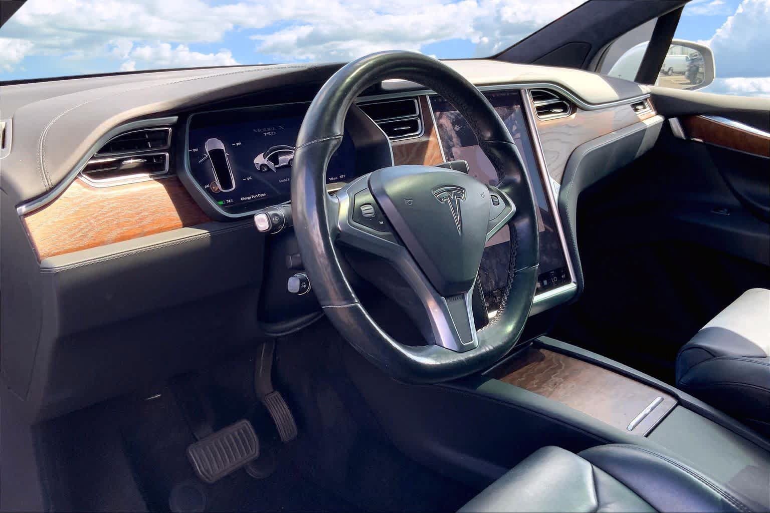 Used 2017 Tesla Model X 75D AWD/4WD image 2