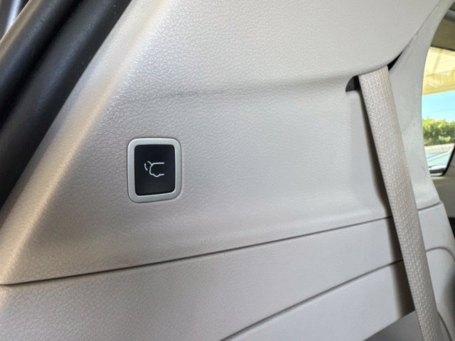 Used 2023 Chrysler Pacifica Touring-L FWD image 36