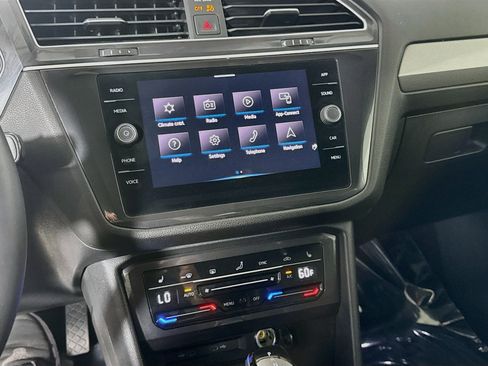 Used 2024 Volkswagen Tiguan SE FWD image 18