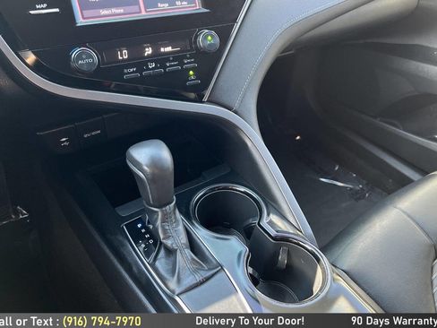 Used 2019 Toyota Camry SE FWD image 19
