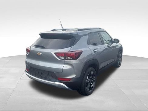 Used 2025 Chevrolet TrailBlazer LT w/ Convenience Package FWD image 2