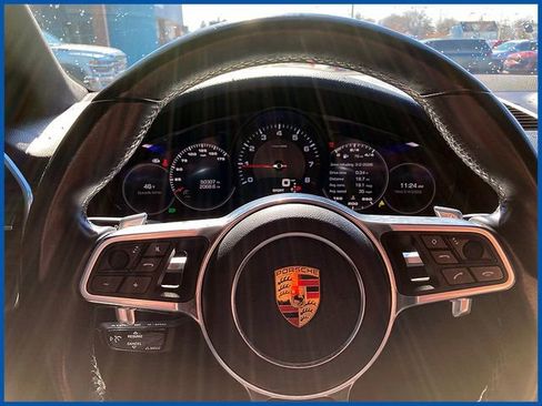 Used 2019 Porsche Cayenne w/ Premium Plus Package image 17