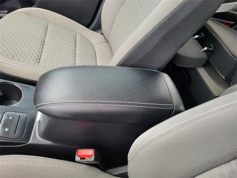 Used 2022 Ford Escape SE w/ SE Sport Appearance Package image 10