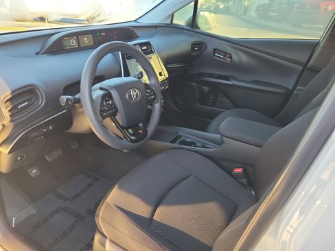 Used 2019 Toyota Prius LE image 12
