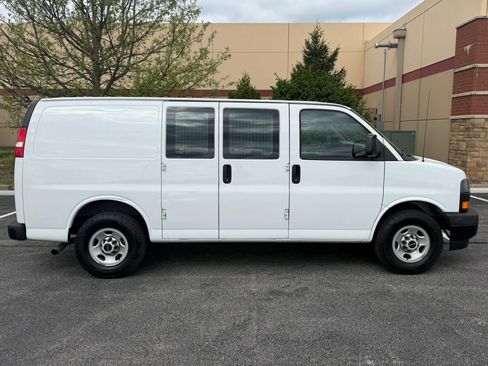 Used 2019 GMC Savana 2500 w/ Driver Convenience Package image 7