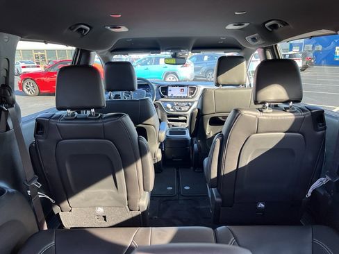 New 2026 Chrysler Pacifica Select image 20