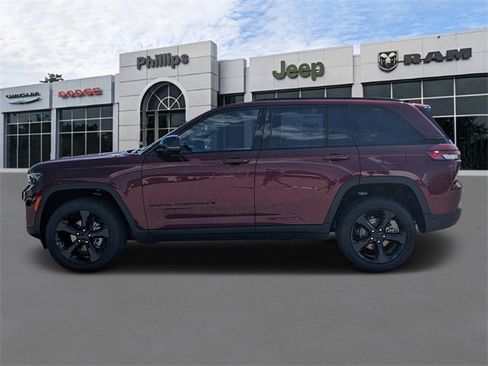 New 2025 Jeep Grand Cherokee Altitude image 7