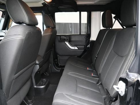 Used 2016 Jeep Wrangler Unlimited Rubicon w/ Connectivity Group AWD/4WD image 20