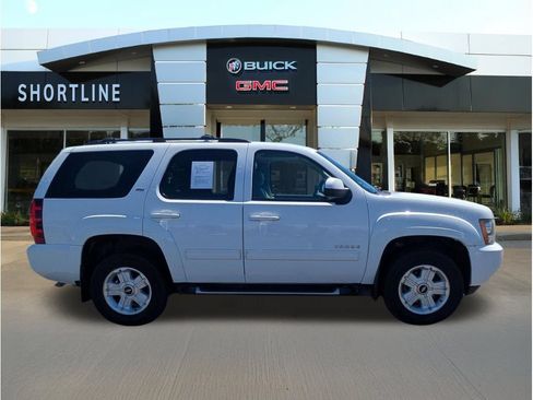 Used 2011 Chevrolet Tahoe LT w/ Luxury Package AWD/4WD image 2