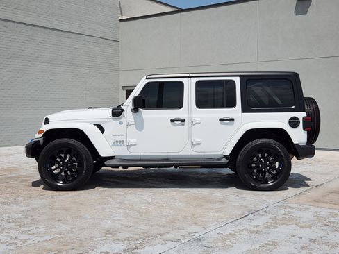 Used 2023 Jeep Wrangler Unlimited Sahara w/ Cold Weather Group AWD/4WD image 5