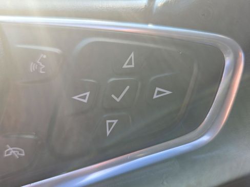 Used 2019 Chevrolet Equinox LT FWD image 13
