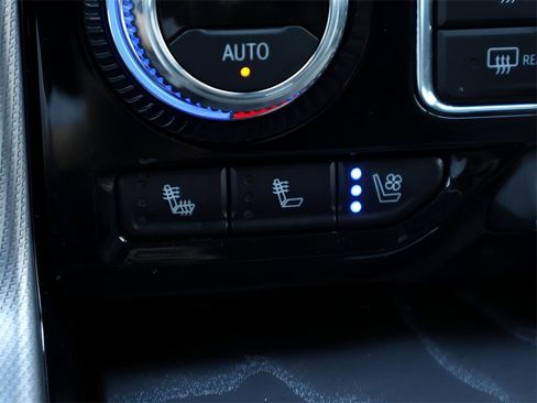 Used 2024 GMC Yukon Denali w/ Denali Reserve Package image 32