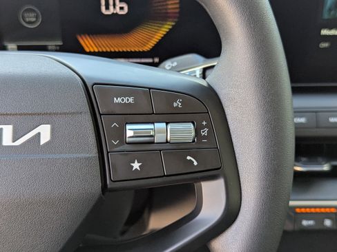 New 2025 Kia K4 LX image 25