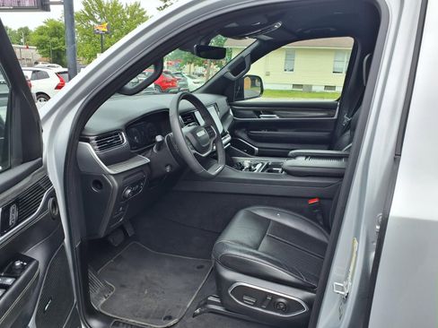 Used 2023 Jeep Wagoneer L Series II AWD/4WD image 25