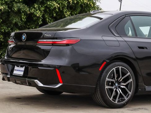 Used 2023 BMW 740i w/ Executive Package RWD image 11
