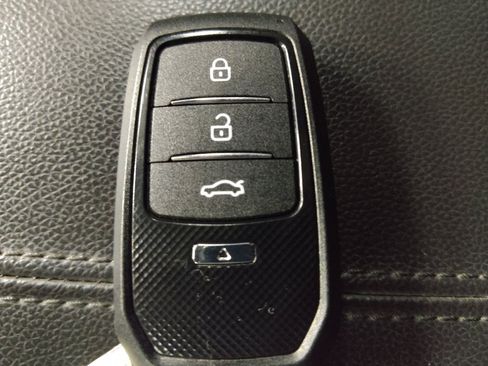 Used 2020 GMC Terrain SLT FWD image 32