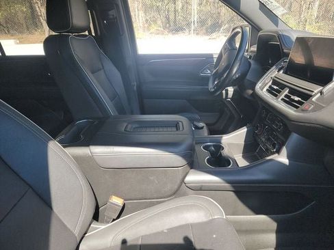 Used 2023 Chevrolet Suburban Premier image 10