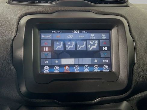 Used 2018 Jeep Renegade Latitude w/ Popular Equipment Group image 16