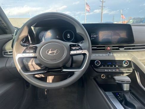 Used 2024 Hyundai Elantra SEL image 5