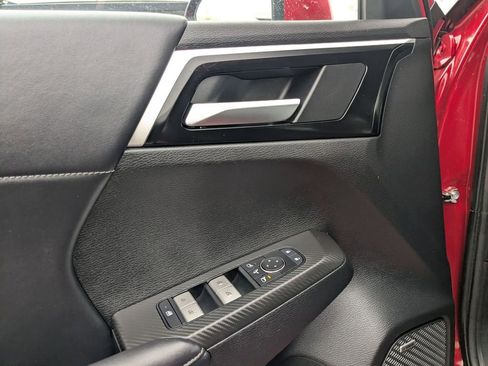 Used 2025 Mitsubishi Outlander SE image 14