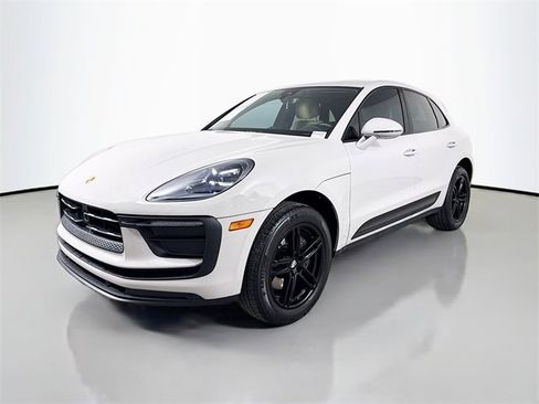 Used 2024 Porsche Macan image 1