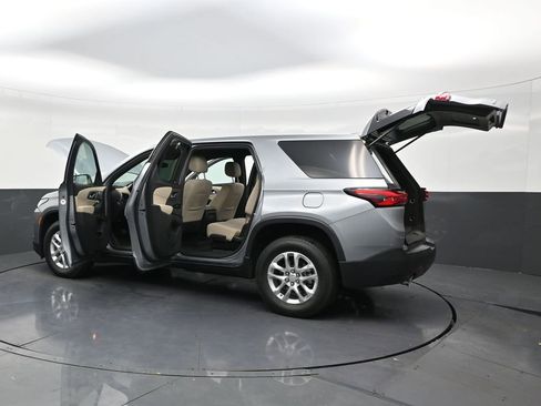 Used 2023 Chevrolet Traverse LS image 31