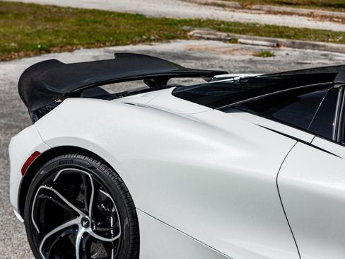 Used 2024 McLaren 750S Spider image 21