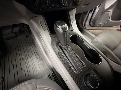 Used 2019 GMC Acadia SLT image 15